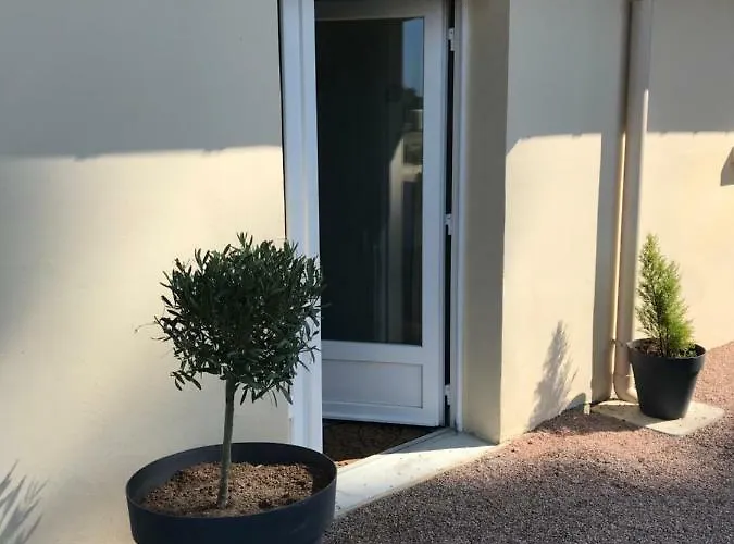 Nyaraló Des Champs & *